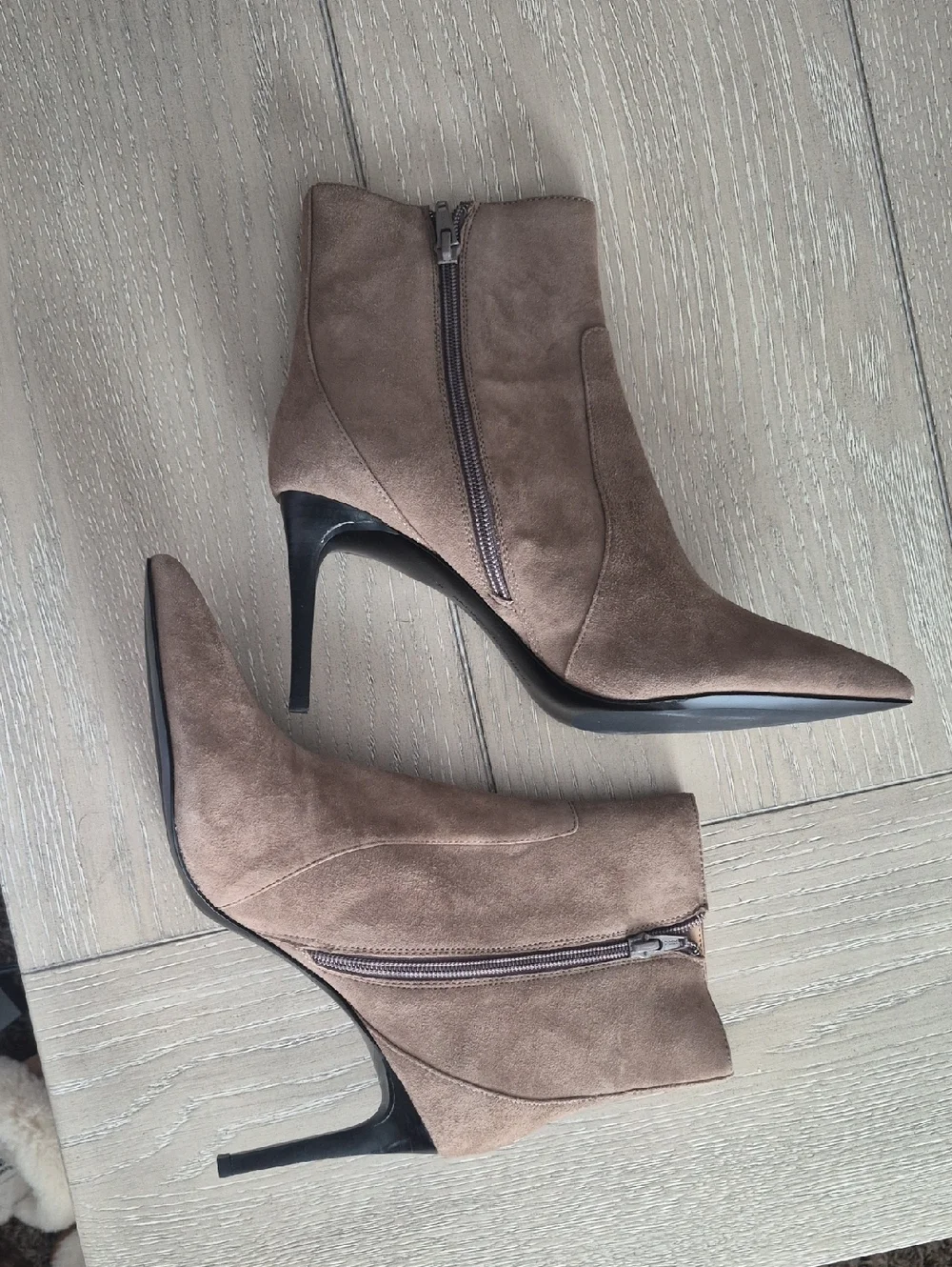BANANA REPUBLIC REAL SUEDE BOOTIES SIZE 9 UNWORN